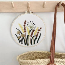 Laden Sie das Bild in den Galerie-Viewer, Florales Stickset