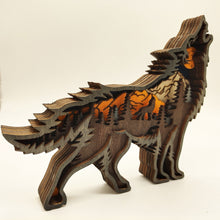 Laden Sie das Bild in den Galerie-Viewer, Kreative Wolf Totem Holzornamente