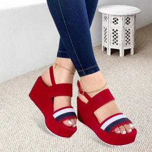 Lässige Damensandalen mit dicker Sohle