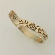 Laden Sie das Bild in den Galerie-Viewer, Einfacher V-förmiger Diamantgirlandenring