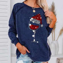 Laden Sie das Bild in den Galerie-Viewer, Weihnachts-Sweatshirt mit Weinglas-Print