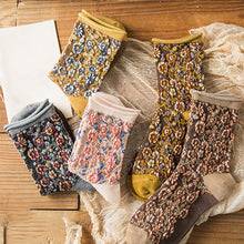 Laden Sie das Bild in den Galerie-Viewer, Vintage ethnische bestickte florale Damensocken