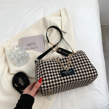 Laden Sie das Bild in den Galerie-Viewer, Trendige Schultertasche mit Karodruck