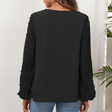 Laden Sie das Bild in den Galerie-Viewer, Langärmliges T-Shirt aus Chiffon mit V-Ausschnitt