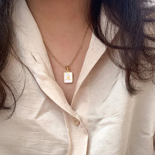 Laden Sie das Bild in den Galerie-Viewer, Damen Buchstabe Halskette aus Edelstahl