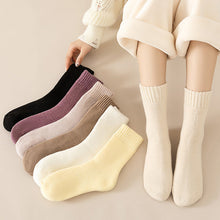Laden Sie das Bild in den Galerie-Viewer, Kuschelige Unisex-Winter-Thermosocken aus Samt