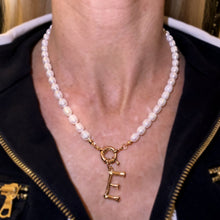 Laden Sie das Bild in den Galerie-Viewer, Perlenkette mit Initialen