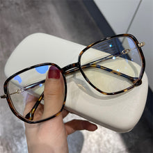 Laden Sie das Bild in den Galerie-Viewer, Stylische Anti-Blaulicht-Brille zum Abnehmen