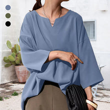 Laden Sie das Bild in den Galerie-Viewer, Literarisches Retro-Top mit V-Ausschnitt