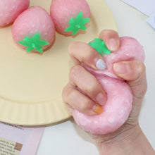 Laden Sie das Bild in den Galerie-Viewer, Erdbeer-Kneifspielzeug