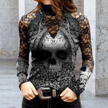 Laden Sie das Bild in den Galerie-Viewer, T-Shirt mit Totenkopf-Print aus Spitze