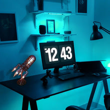 Laden Sie das Bild in den Galerie-Viewer, Kreative Raketenlampe