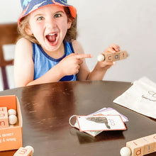 Laden Sie das Bild in den Galerie-Viewer, Buchstaben Zauberwürfel für Kinder im Montessori-Alter