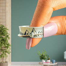 Laden Sie das Bild in den Galerie-Viewer, Kreativer Spinnring mit Bergmuster