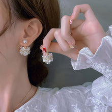 Laden Sie das Bild in den Galerie-Viewer, Vintage Muschelblume Perlenohrringe