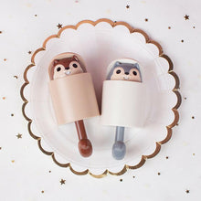 Laden Sie das Bild in den Galerie-Viewer, Magischer süßer Eichhörnchenhaken