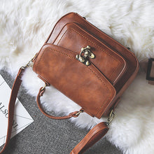 Laden Sie das Bild in den Galerie-Viewer, Damen Vintage Einzigartige Ledertasche mit Schnalle