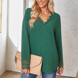 Strickpullover mit V-Ausschnitt aus Spitze