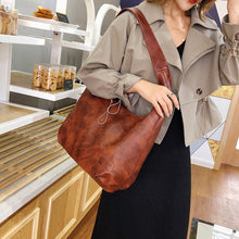 Laden Sie das Bild in den Galerie-Viewer, Damen Einfarbige Tragbare Knödeltasche mit großem Fassungsvermögen