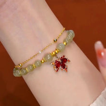 Laden Sie das Bild in den Galerie-Viewer, Roter Ahornblatt-Schmuck