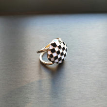 Laden Sie das Bild in den Galerie-Viewer, Einfache Elegante Seidenschalschnalle