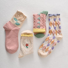 Laden Sie das Bild in den Galerie-Viewer, Rosafarbene Baumwollsocken mit Blumenmuster für Damen (5 Paar)