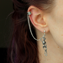 Laden Sie das Bild in den Galerie-Viewer, Hängende Totenkopfohrringe