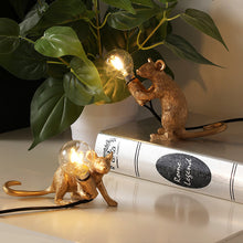 Laden Sie das Bild in den Galerie-Viewer, Tischlampe in Mausform