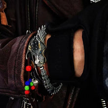 Laden Sie das Bild in den Galerie-Viewer, Silbernes handgefertigtes Drachenkettenarmband
