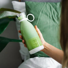 Laden Sie das Bild in den Galerie-Viewer, Mini tragbarer kabelloser wiederaufladbarer Entsafter