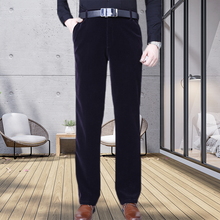 Laden Sie das Bild in den Galerie-Viewer, Jogginghose aus Cord mit geradem Bein