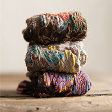 Laden Sie das Bild in den Galerie-Viewer, Geprägte Blumensocken aus Baumwolle