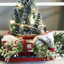 Laden Sie das Bild in den Galerie-Viewer, Roter Bauernhof-LKW Weihnachten Dekorationen