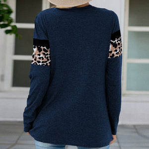 Langärmliges getäfeltes T-Shirt mit Leopardenmuster