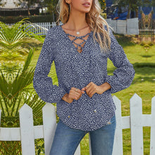 Laden Sie das Bild in den Galerie-Viewer, Lockere Bluse mit Leopardenmuster und V-Ausschnitt