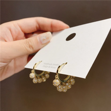 Laden Sie das Bild in den Galerie-Viewer, Metallkugel runde Ohrringe