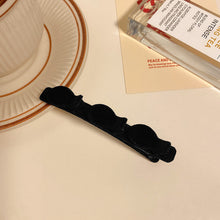 Laden Sie das Bild in den Galerie-Viewer, Beflockte geflochtene Haarspange