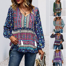 Laden Sie das Bild in den Galerie-Viewer, Böhmisches Ferien-T-Shirt