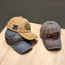 Laden Sie das Bild in den Galerie-Viewer, Modische Schirmmütze mit Buchstabenstickerei