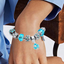 Laden Sie das Bild in den Galerie-Viewer, Handgefertigtes Kristallarmband