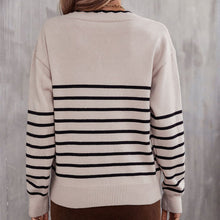 Laden Sie das Bild in den Galerie-Viewer, Gestreifter Strickpullover mit V-Ausschnitt