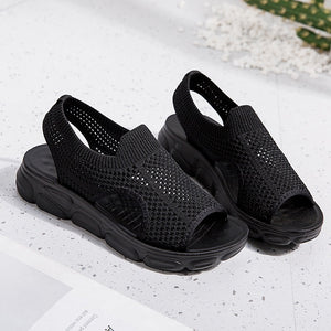 Geflochtene Sommersandalen für Damen