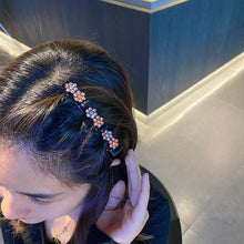 Laden Sie das Bild in den Galerie-Viewer, Strass Blume Haarnadel