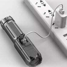 Laden Sie das Bild in den Galerie-Viewer, Tragbare Taschenlampe mit starker Lichtfokussierung
