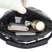 Laden Sie das Bild in den Galerie-Viewer, Retro Messenger Handtasche mit großer Kapazität im Freien