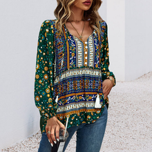 Laden Sie das Bild in den Galerie-Viewer, Böhmisches Ferien-T-Shirt