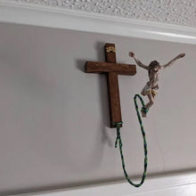 Laden Sie das Bild in den Galerie-Viewer, Fliegendes Jesus-Ornament