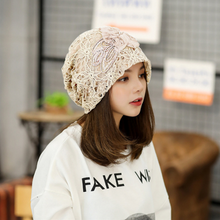 Laden Sie das Bild in den Galerie-Viewer, Spitzenpullover Mit Blumenmuster