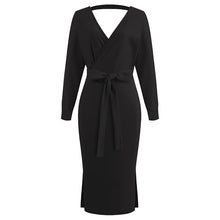 Laden Sie das Bild in den Galerie-Viewer, Elegantes Pulloverkleid mit V-Ausschnitt
