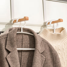 Laden Sie das Bild in den Galerie-Viewer, Türhaken aus Massivholz